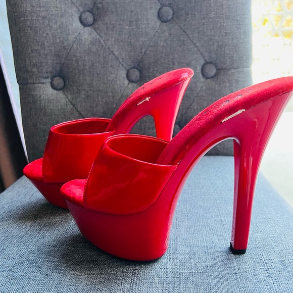 Ellie Red Platform High Heels, size 7 - Picture 8 of 14
